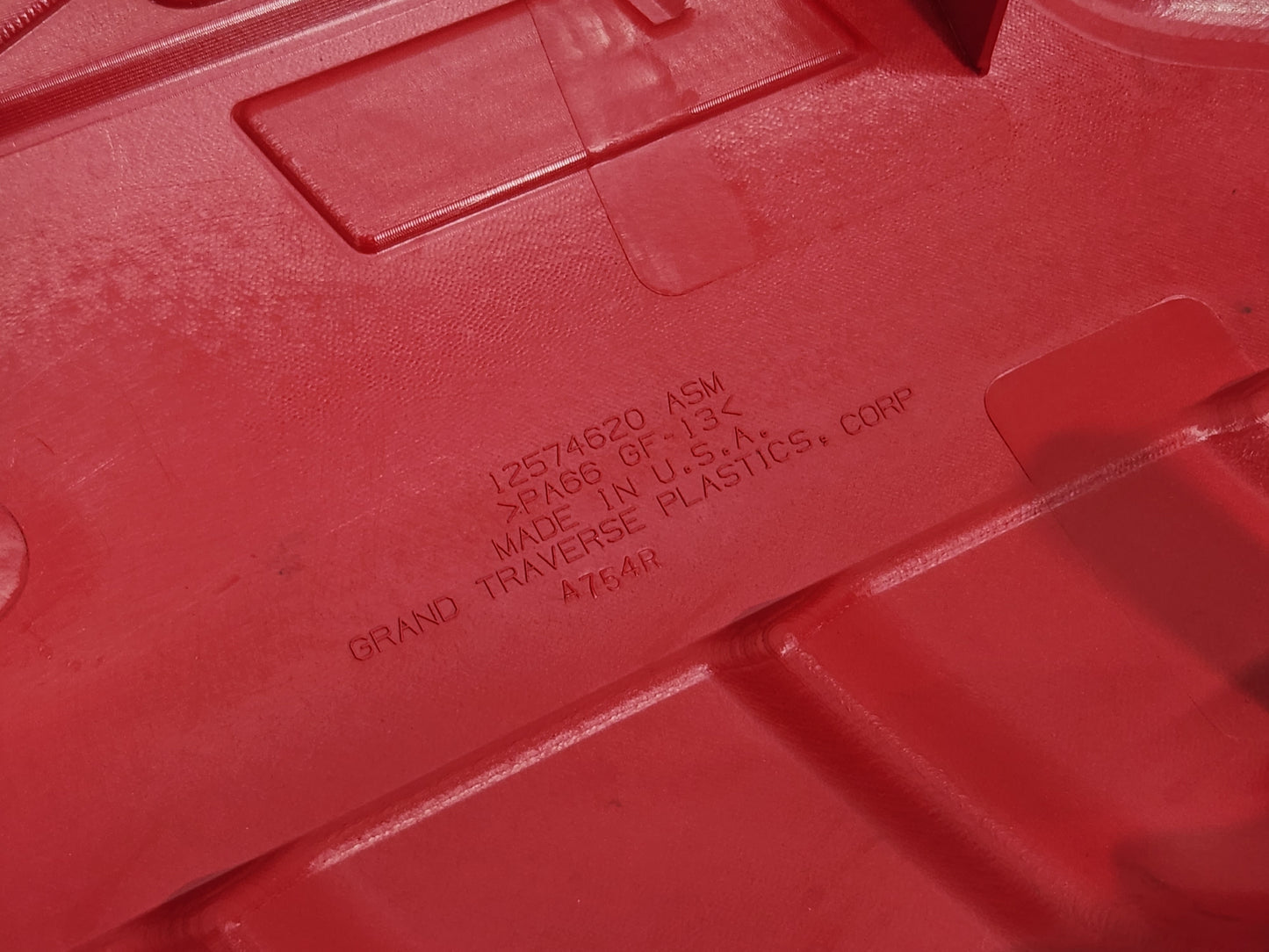 2006-2013 Corvette C6 Z06 LS7 7.0L Passenger Side Red Engine Fuel Rail Cover