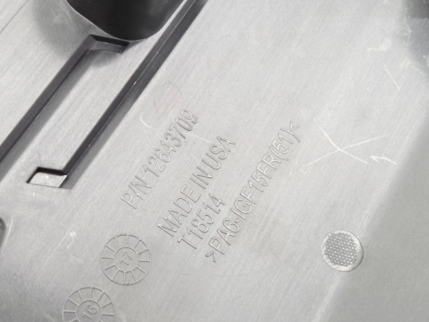 2014-2019 Chevy Corvette C7 LT1 Fuel Rail Engine Covers OEM GM - Pair