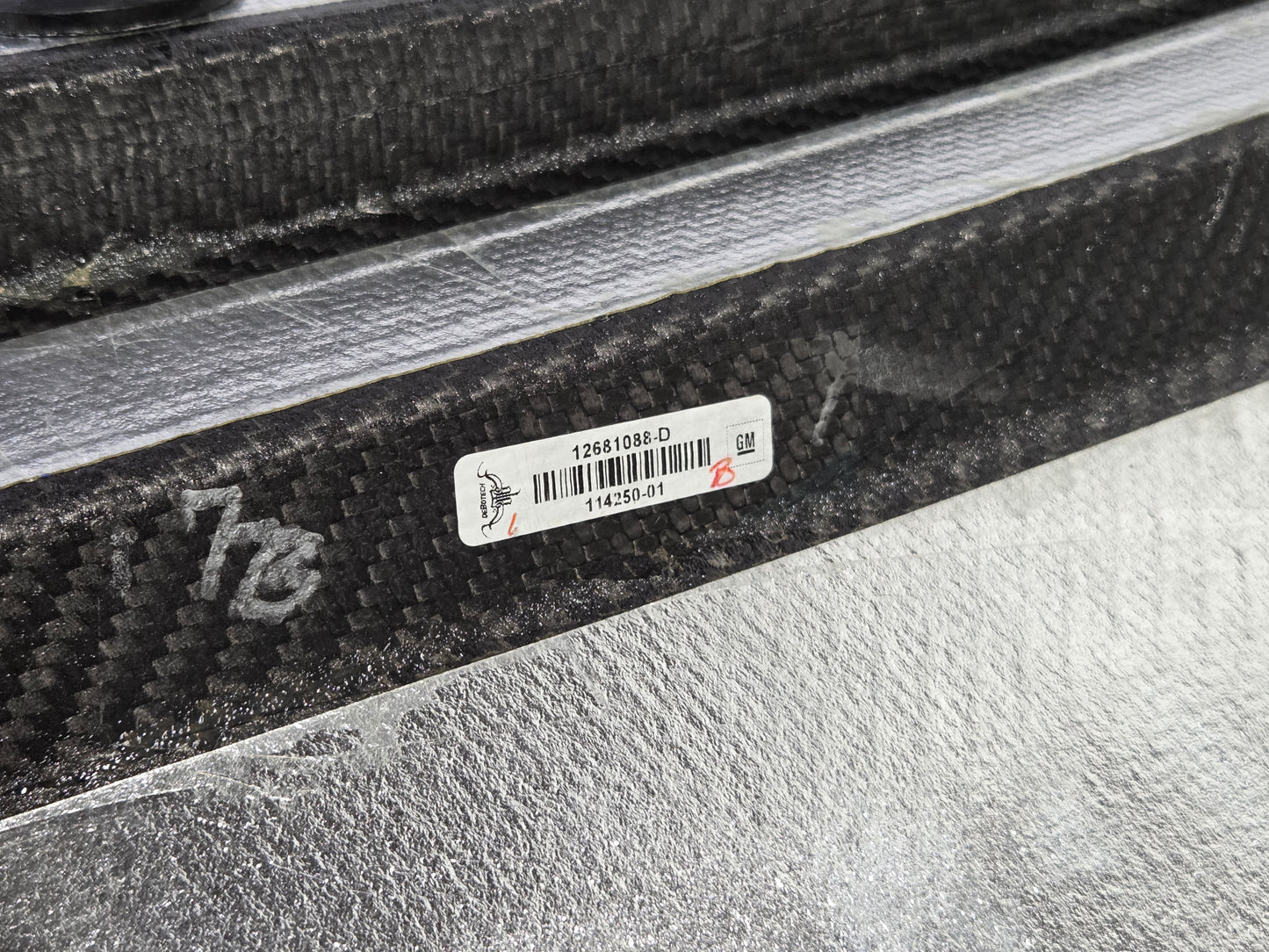 2019 Chevy Corvette C7 ZR1 Exposed Carbon Fiber Engine Cover OEM 12681088