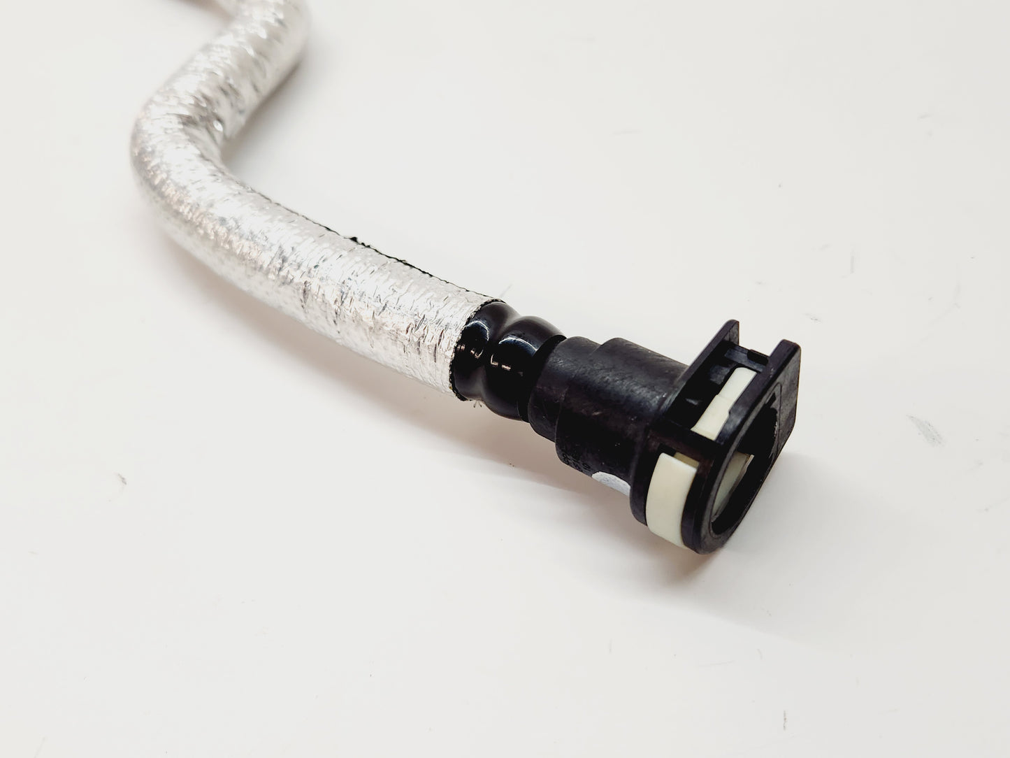 2020-2023 Chevy Corvette C8 Fuel Tank Vent Hose OEM GM 84665717