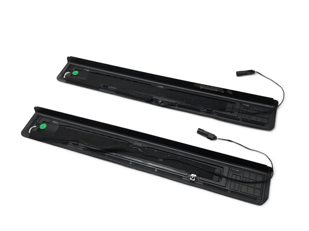 2016-2024 Chevrolet Camaro Coupe Illuminated Door Sill Plates 84127637 *READ*