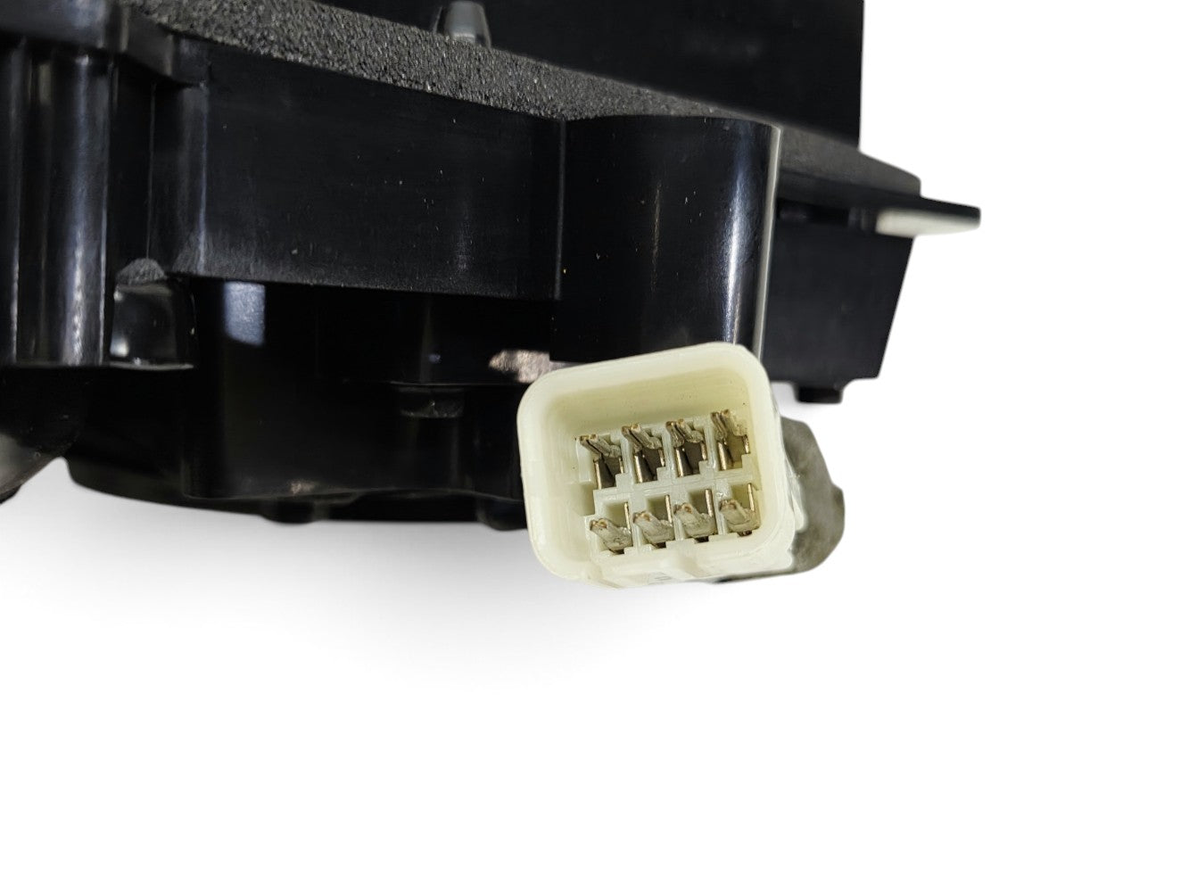 Send it Auto Parts OEM Bose door speaker connector for 1997-2004 Chevrolet Corvette C5