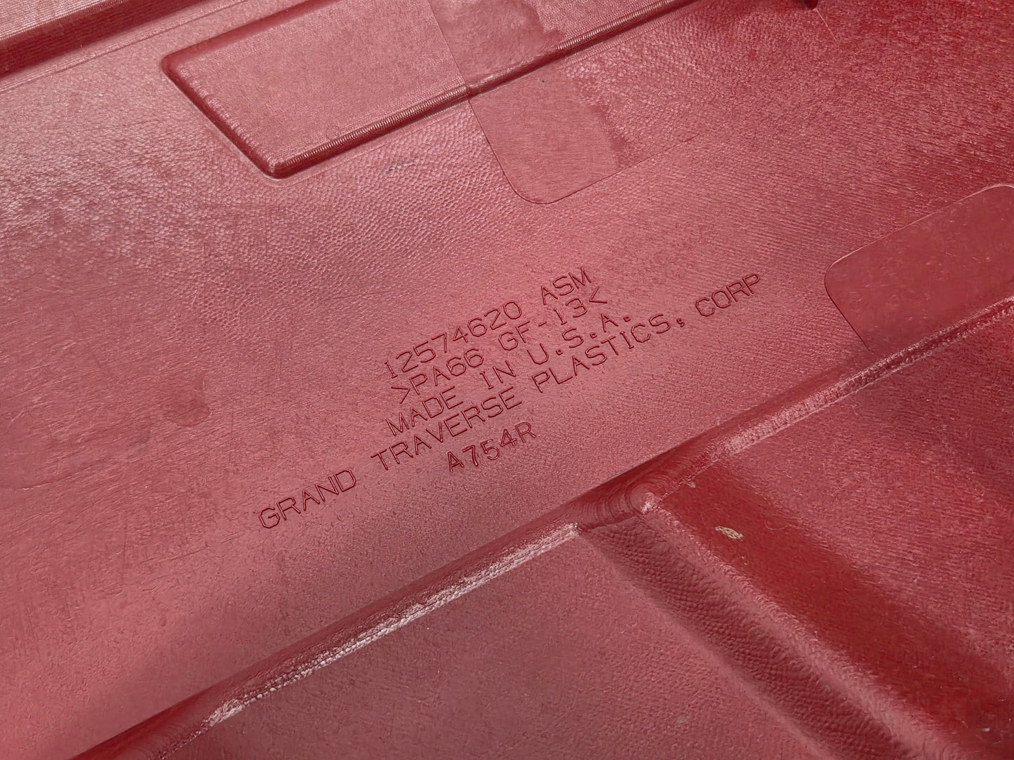 2006-2013 Corvette C6 Z06 LS7 7.0L Passenger Side Red Engine Fuel Rail Cover