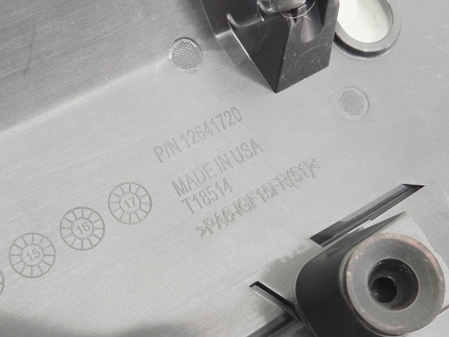 2014-2019 Chevy Corvette C7 LT1 Fuel Rail Engine Covers OEM GM - Pair