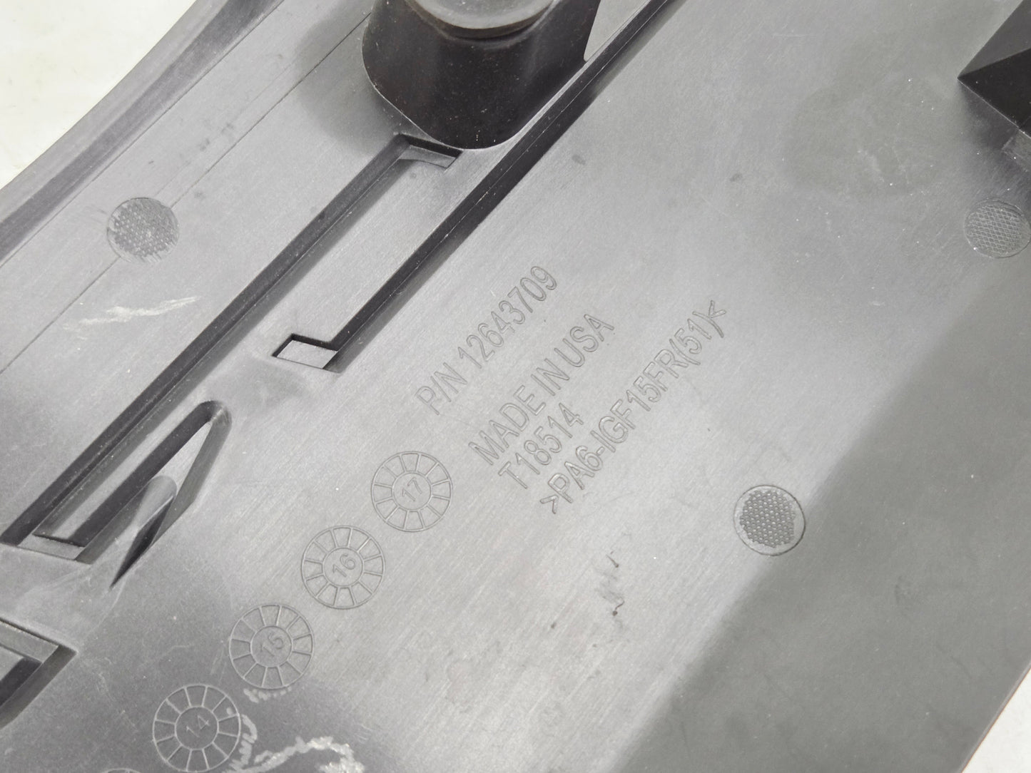 2014-2019 Chevy Corvette C7 LT1 Fuel Rail Engine Covers OEM GM - Pair