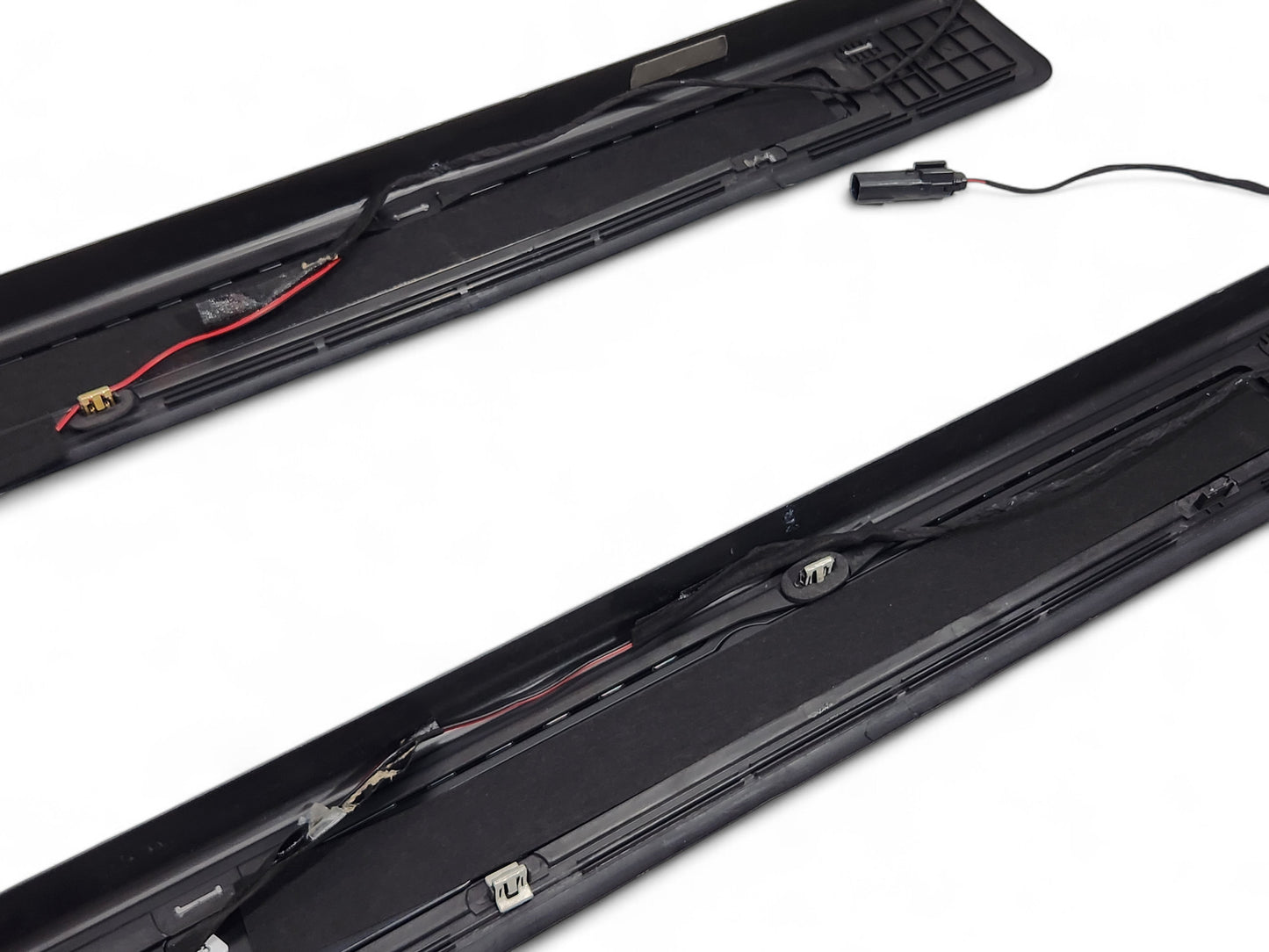 2016-2024 Chevrolet Camaro Coupe Illuminated Door Sill Plates 84127637 *READ*