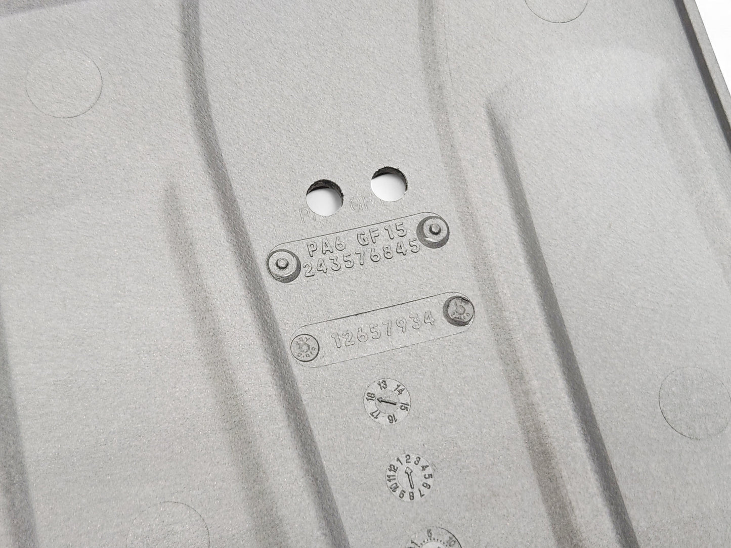 2016-2024 Chevy Camaro LT1 SS Intake Manifold Engine Cover LT1 OEM GM