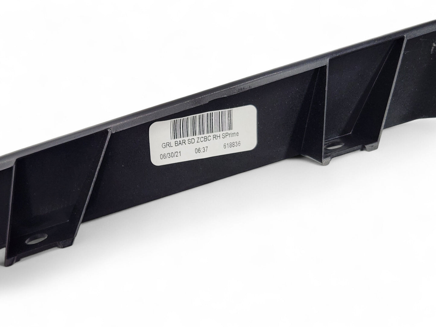 2020-2025 Corvette C8 Stingray Front Passenger Grille Opening Molding OEM GM