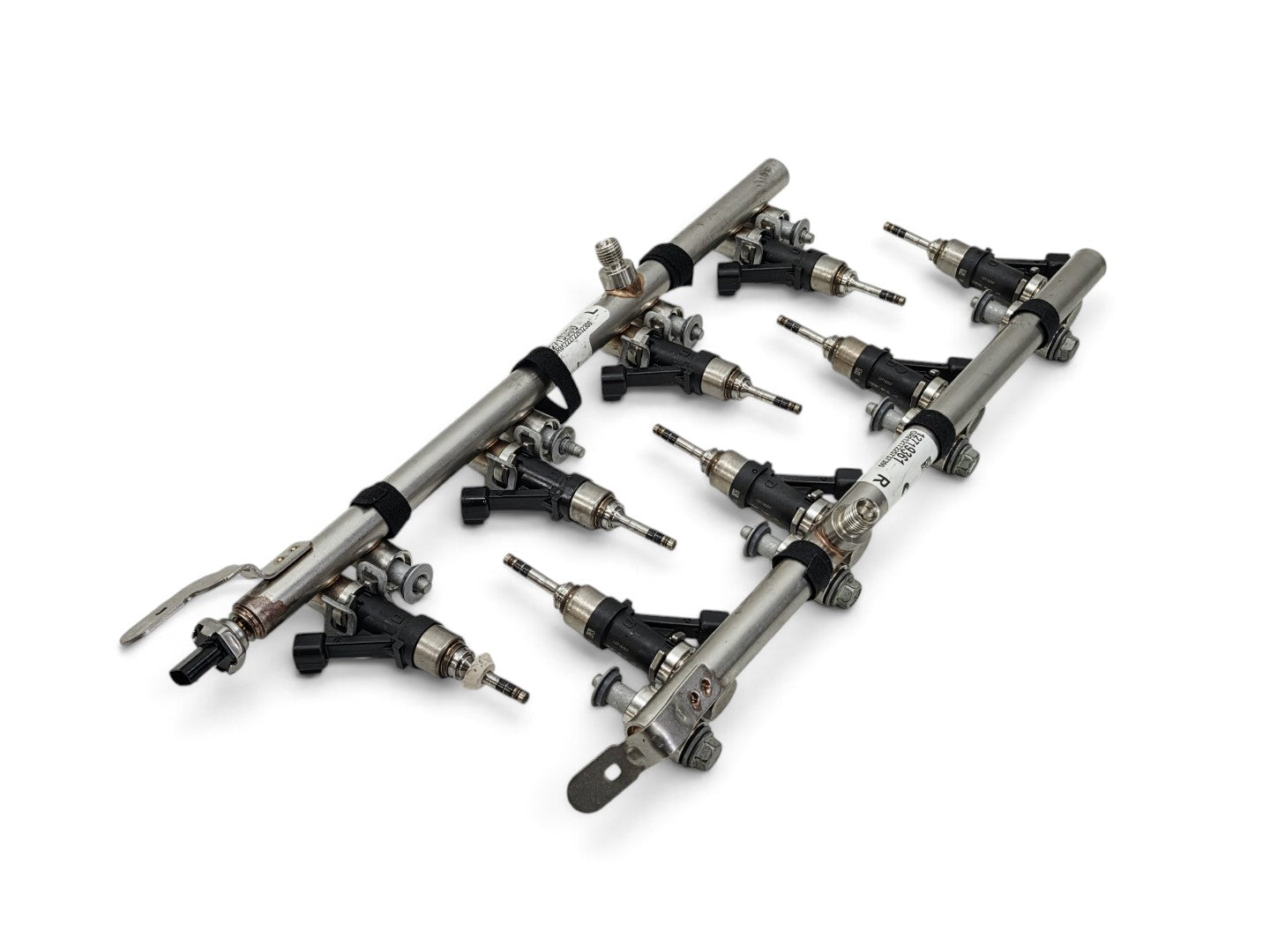 Send it Auto Parts OEM fuel rails and 6mm tip injectors for GM Gen V 6.2L and 6.6L V8 engines.