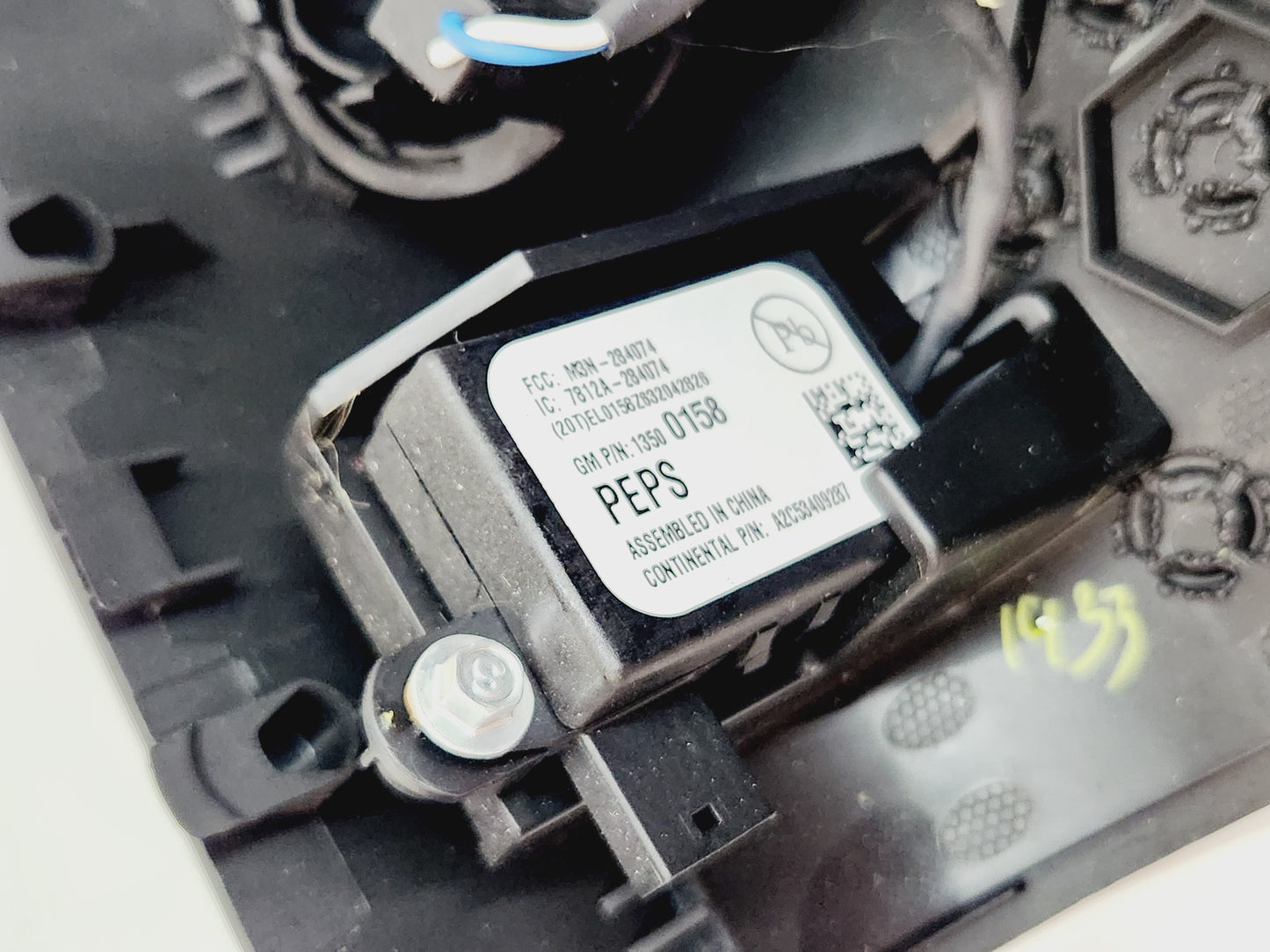 2014-2019 Chevy Corvette C7 Jet Black Steering Column Cover w/ Key OEM GM 6