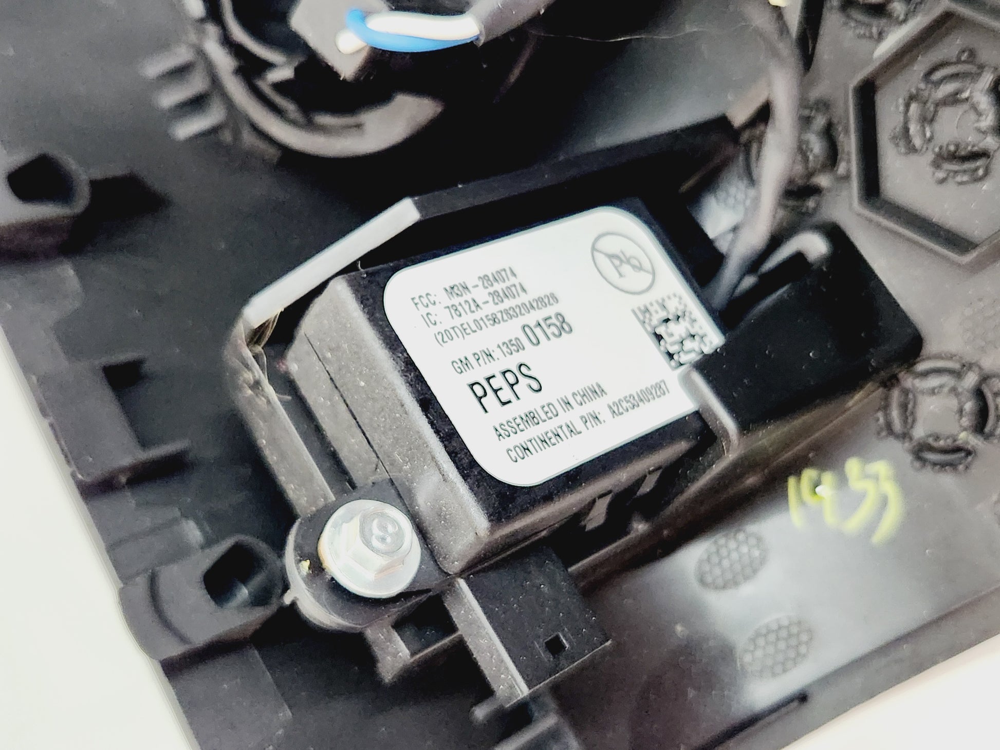 2014-2019 Chevy Corvette C7 Jet Black Steering Column Cover w/ Key OEM GM 6