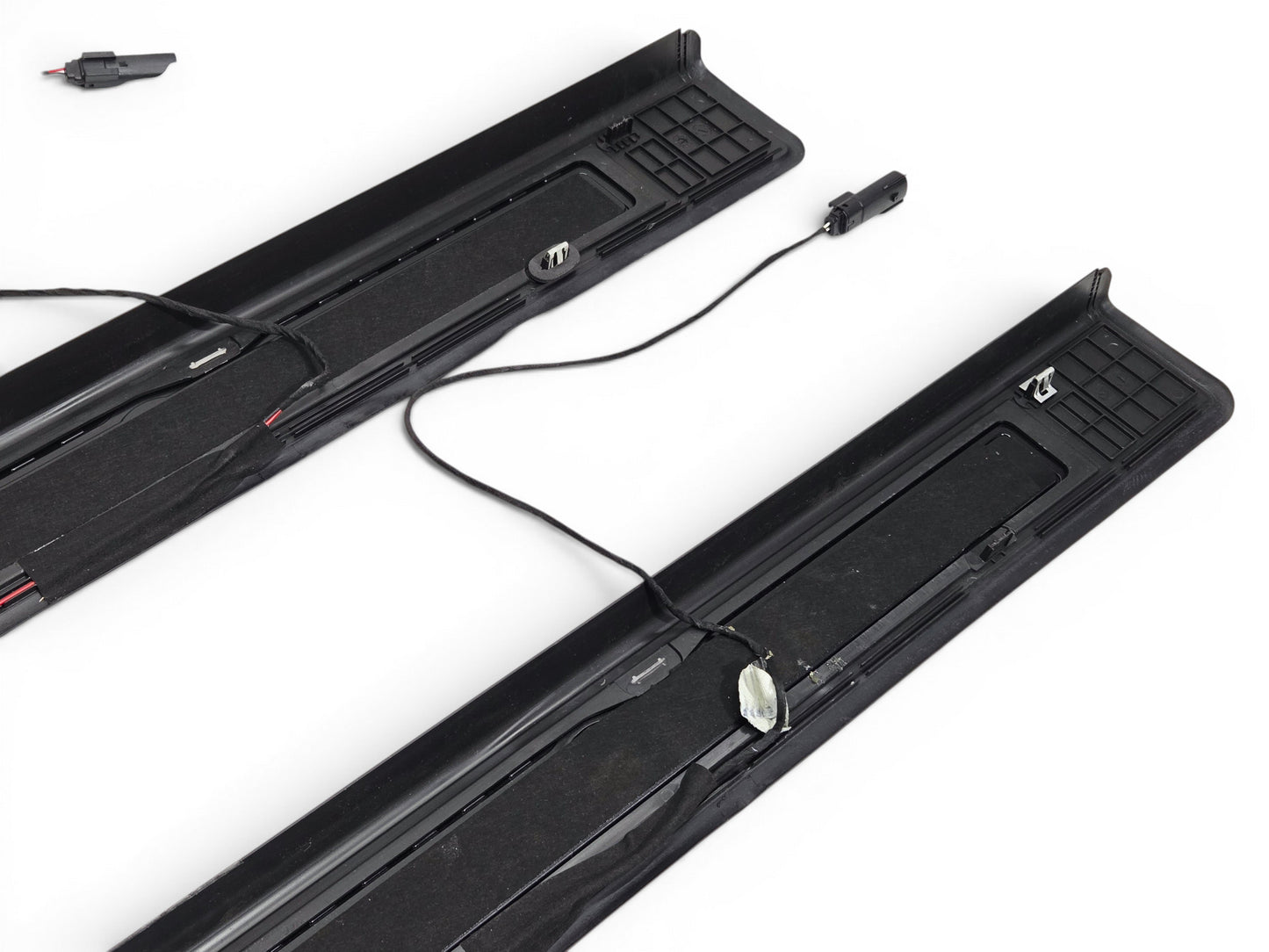 2016-2024 Chevrolet Camaro Coupe Illuminated Door Sill Plates 84127637 *READ*