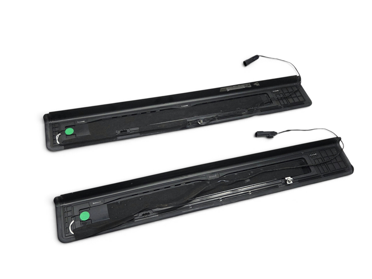 2016-2024 Chevrolet Camaro Coupe Illuminated Door Sill Plates 84127637 *READ*