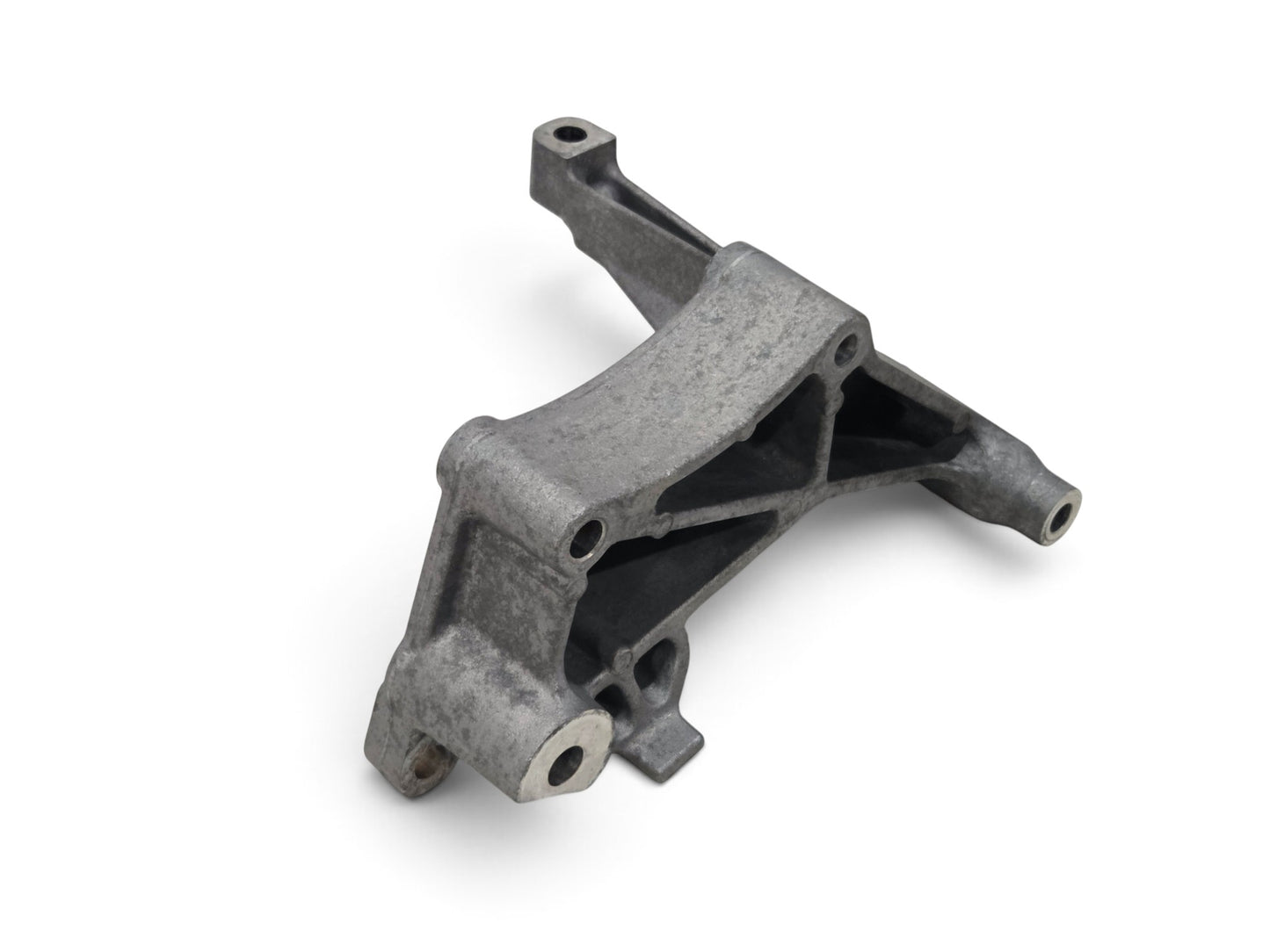 Send it Auto Parts OEM GM air conditioning compressor bracket for 2014-2019 Chevy Corvette C7 6.2L V8 engines