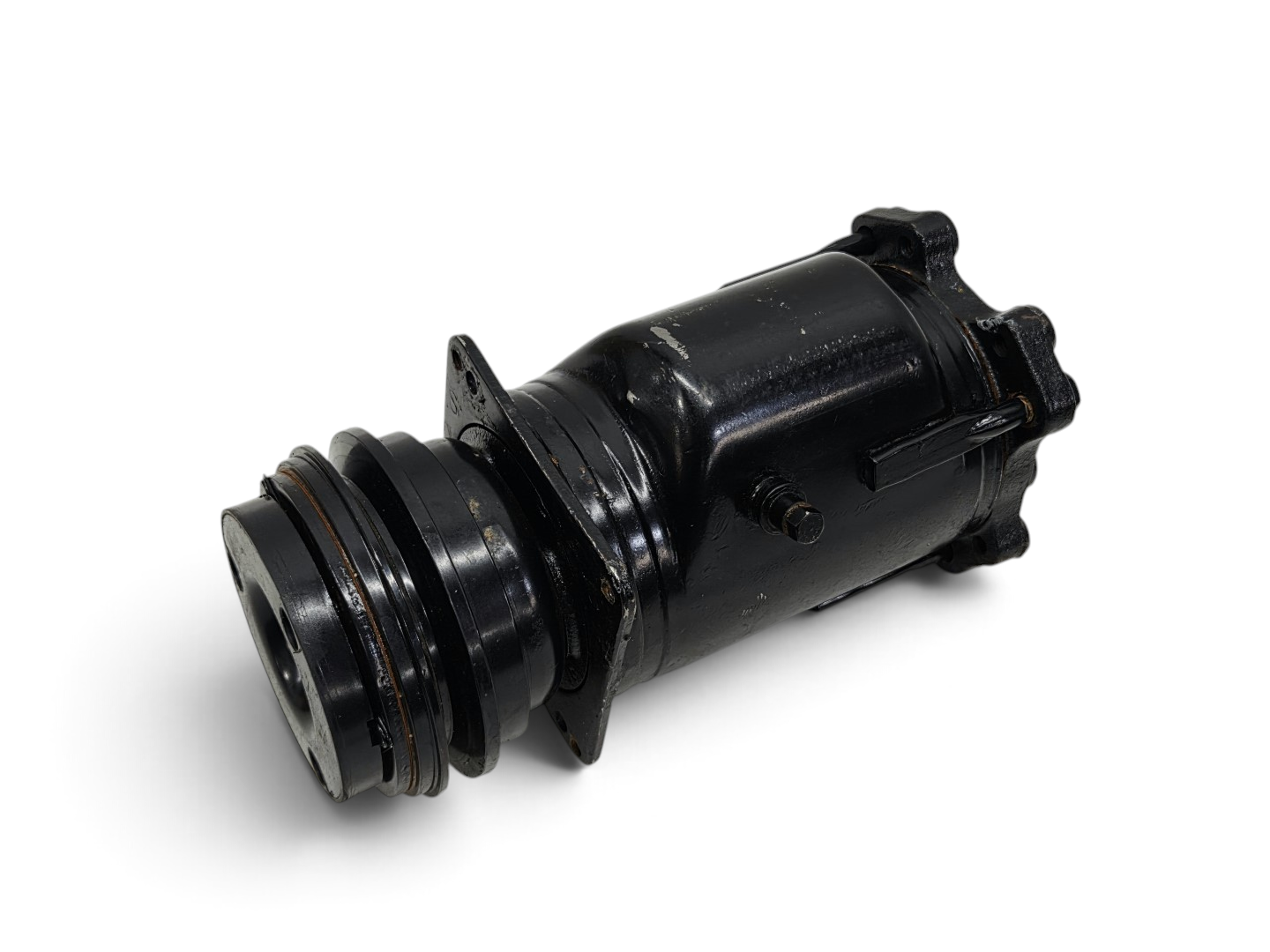 Send it Auto Parts rebuilt black A6 air conditioning compressor for 1964-1976 Corvette C2 and C3 models