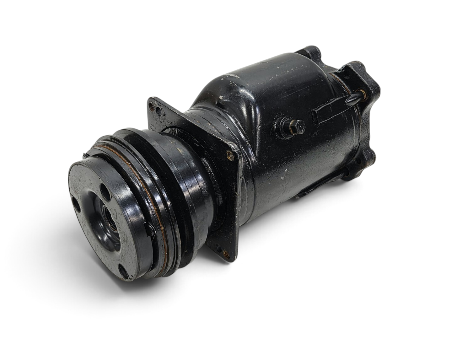 Send it Auto Parts rebuilt black A6 air conditioning compressor for 1964-1976 Corvette C2 and C3 models