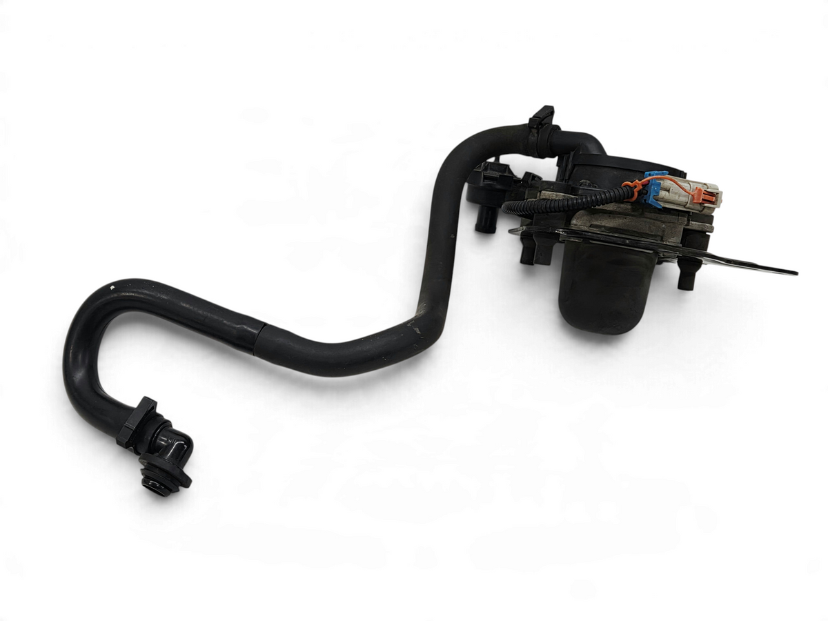 Send it Auto Parts OEM GM secondary air injection pump for 2000-2004 Corvette C5 with attached black rubber hose