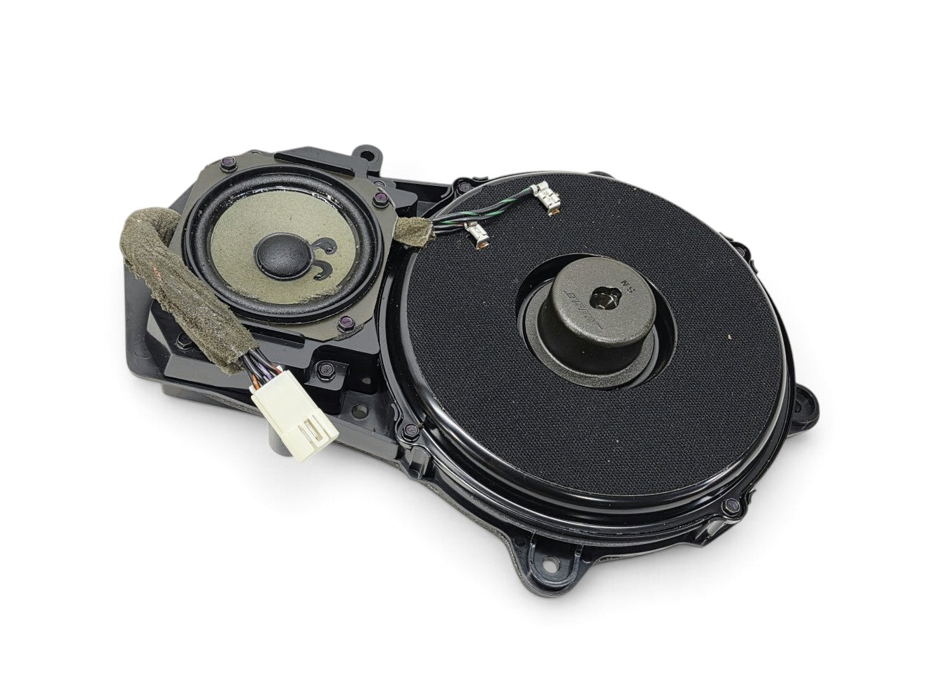 Send it Auto Parts OEM Bose door speaker for 1997-2004 Chevrolet Corvette C5 with black housing and wiring harness