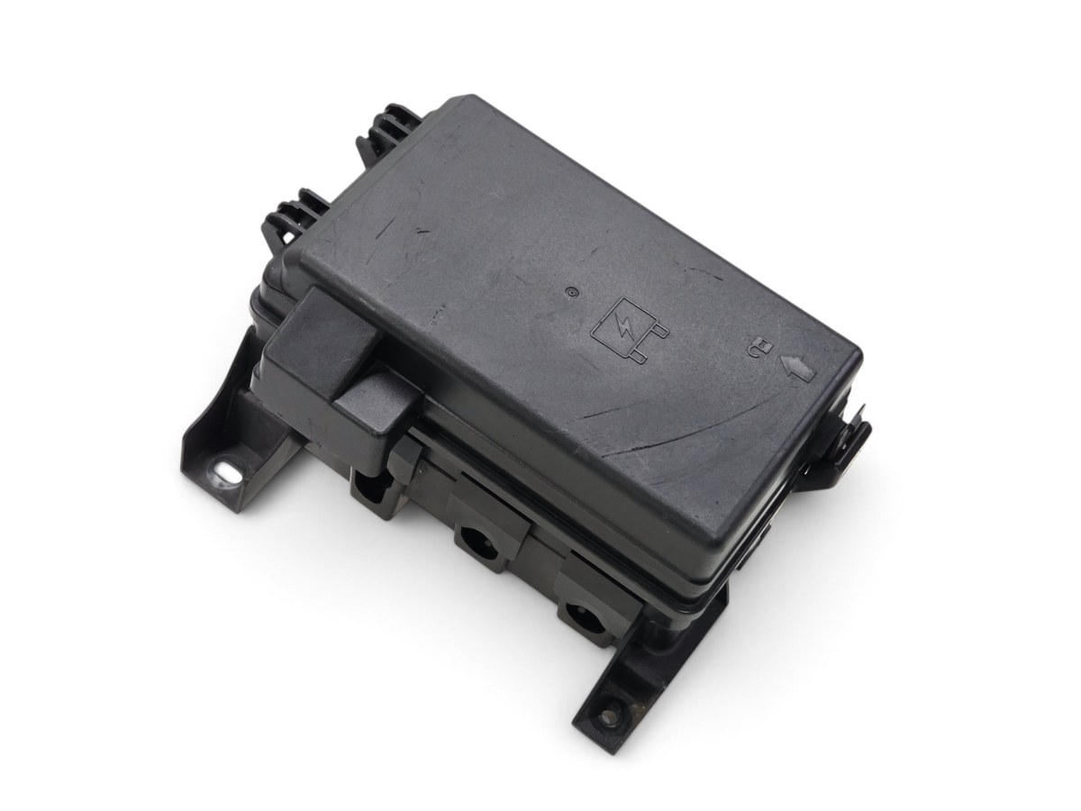 Send it Auto Parts OEM black fuse junction box with cover for 2005-2007 Chevrolet Corvette C6