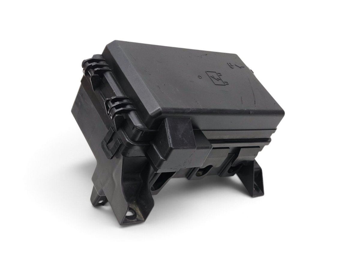 Send it Auto Parts OEM black plastic fuse junction box with lid for 2005-2007 Chevrolet Corvette C6