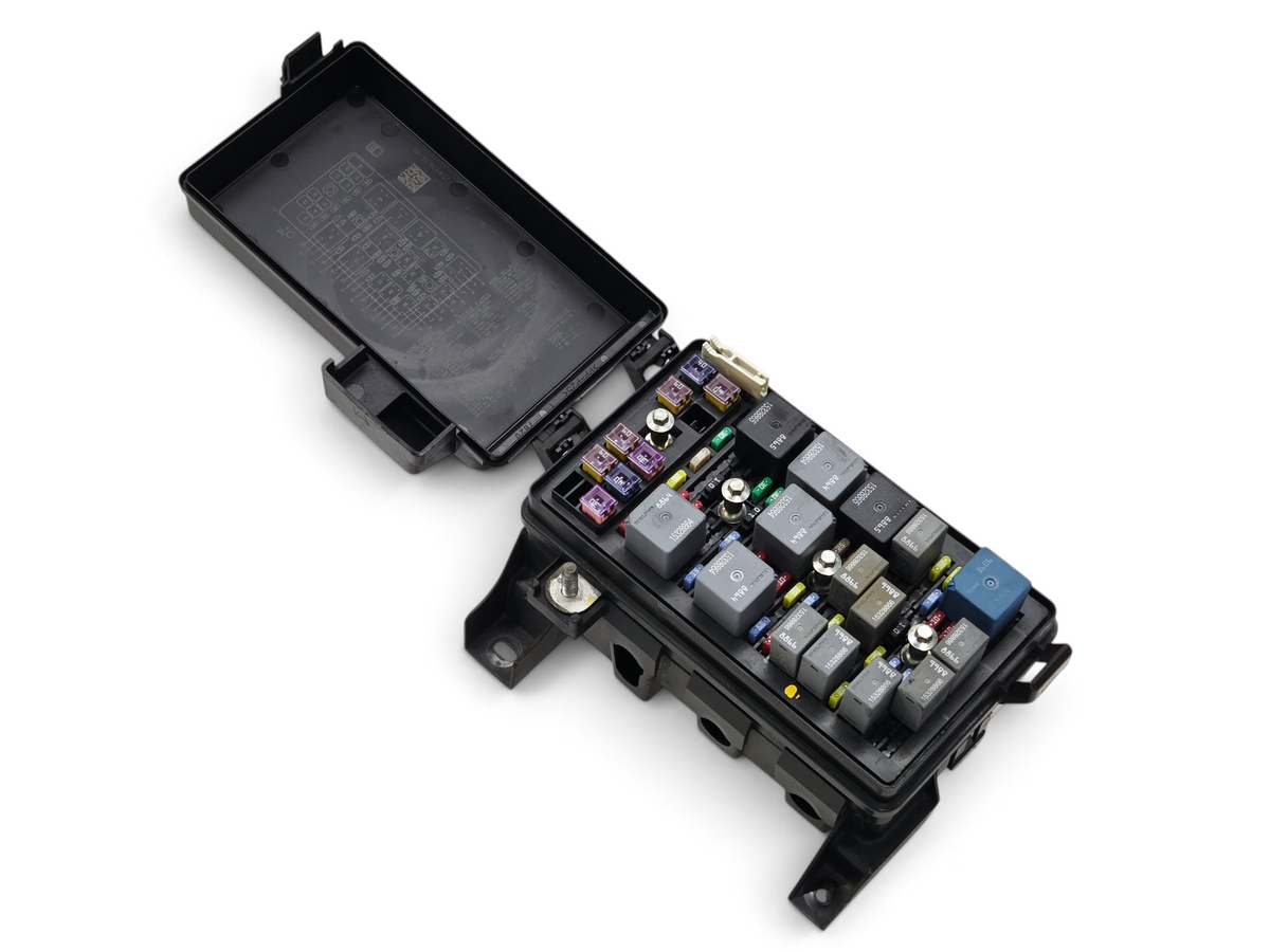 Send it Auto Parts OEM fuse junction box with lid for 2005-2007 Chevrolet Corvette C6, black plastic housing