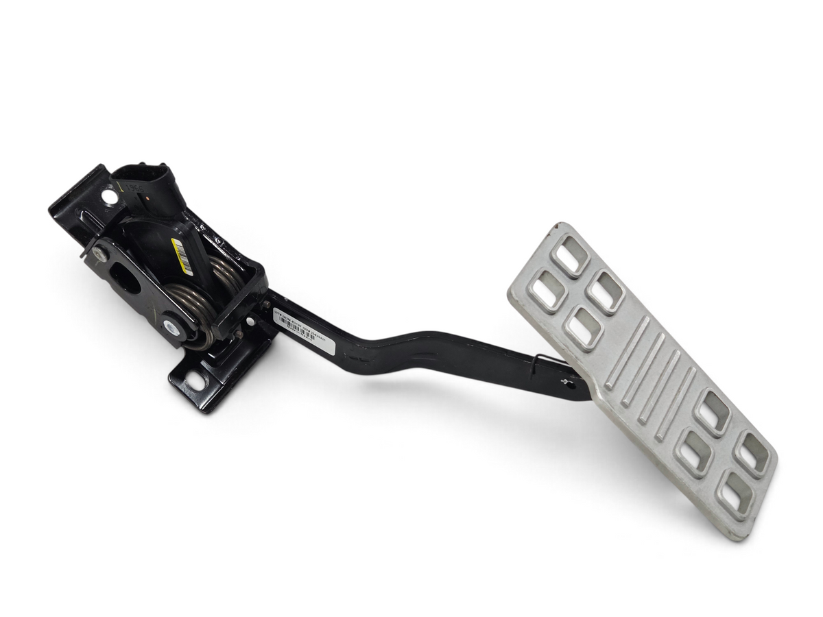 Send it Auto Parts Elite Engineering gas pedal for 2005-2013 Corvette C6 with silver metal finish and black bracket