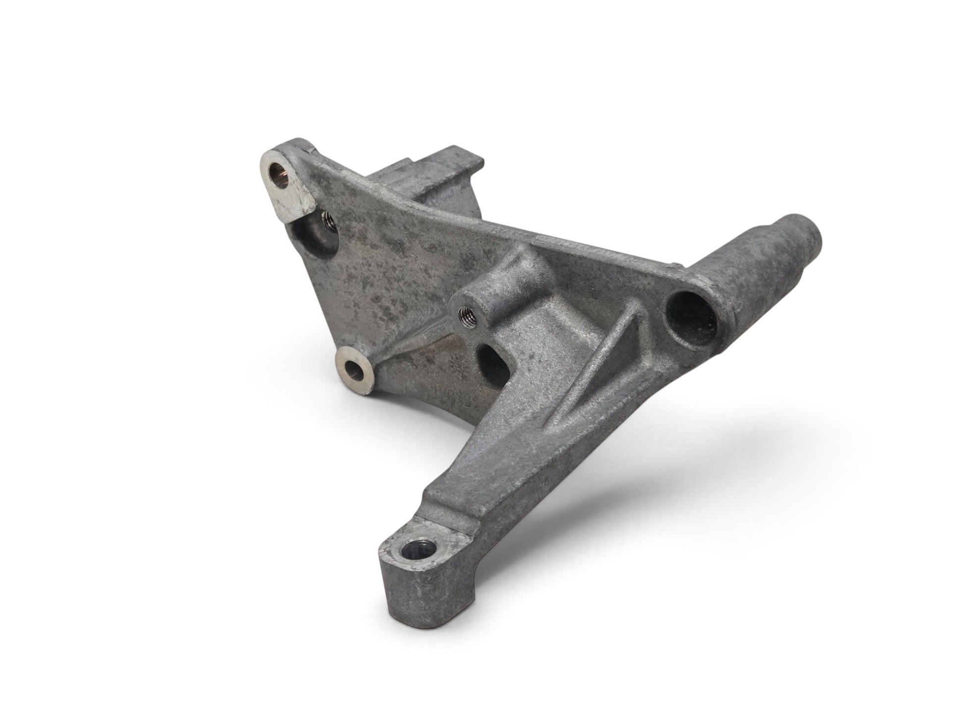 Send it Auto Parts OEM GM air conditioning compressor bracket for 2014-2019 Chevy Corvette C7 6.2L V8 engine