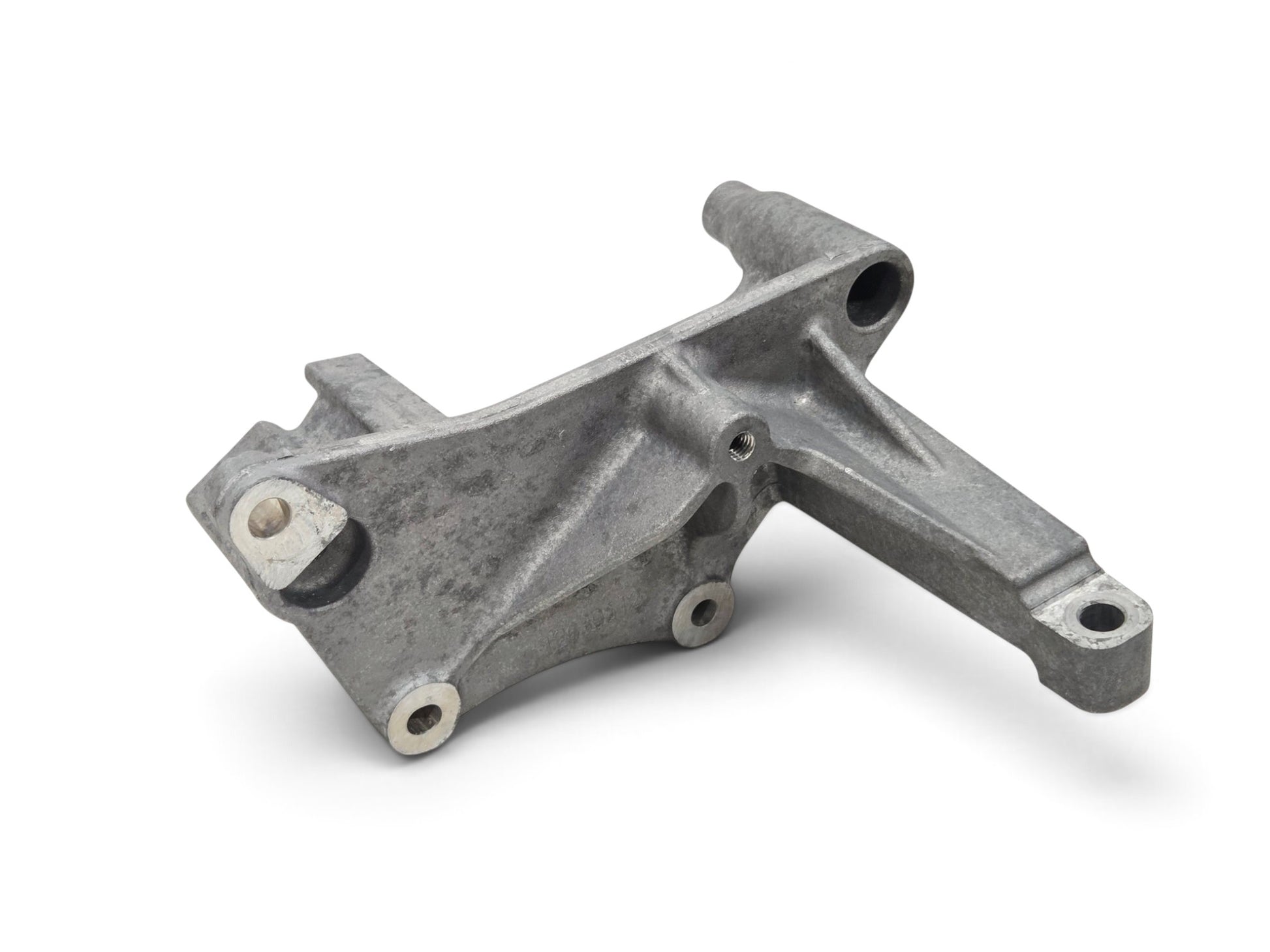 Send it Auto Parts OEM GM air conditioning compressor bracket for 2014-2019 Chevy Corvette C7 6.2L V8 engine