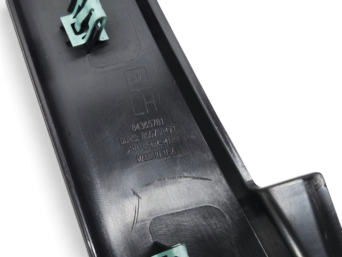 Send it Auto Parts OEM GM Corvette C8 front wheel opening molding showing part number 84365781 and plastic clips