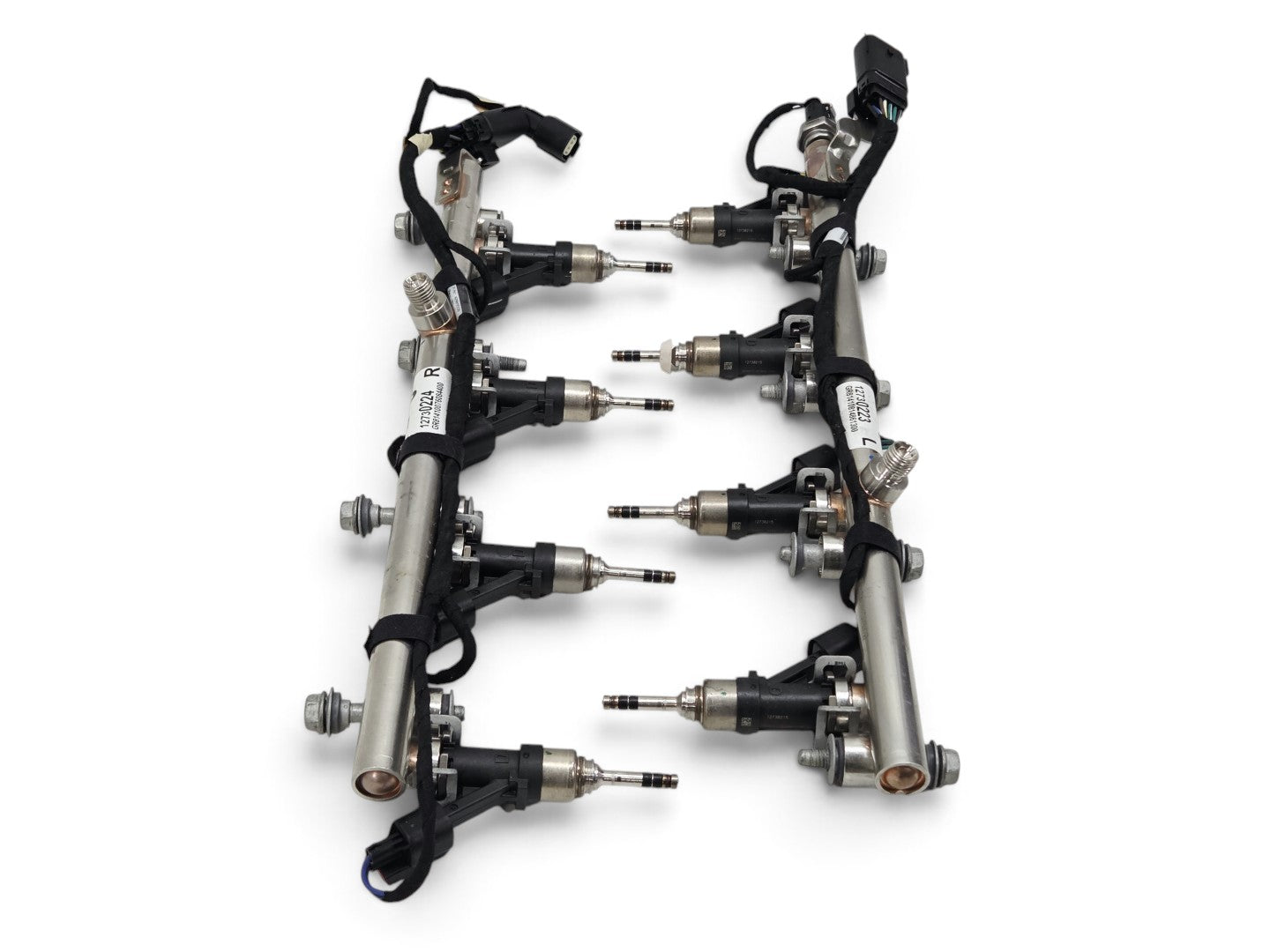 Send it Auto Parts OEM fuel rails and injectors for 6.2L and 6.6L GEN V engines with 6mm tip injectors.