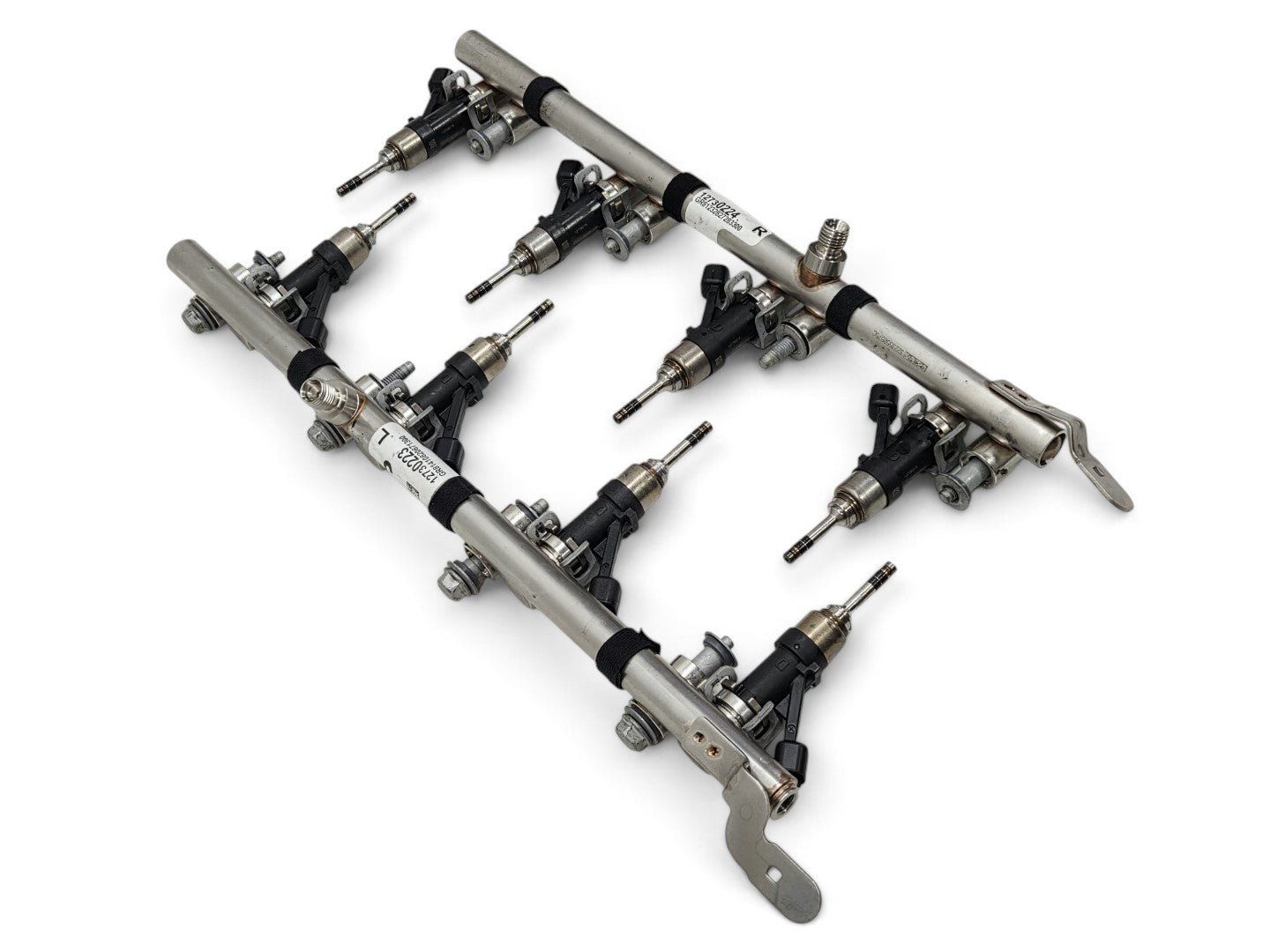 Send it Auto Parts OEM fuel rails and 6mm tip fuel injectors for 6.2L and 6.6L Gen V GM engines.