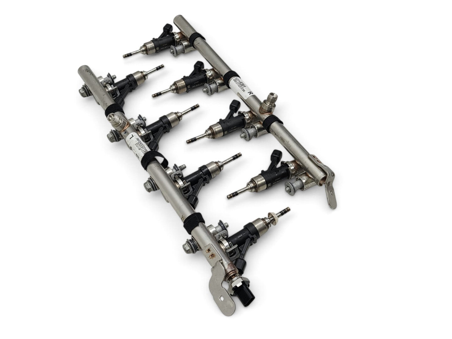 Send it Auto Parts OEM fuel rails and 8 fuel injectors with 6mm tips for GM 6.2L and 6.6L Gen V engines.