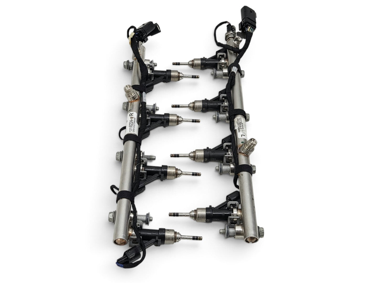 Send it Auto Parts OEM fuel rails and 6mm tip injectors for GM 6.2L and 6.6L Gen V engines.