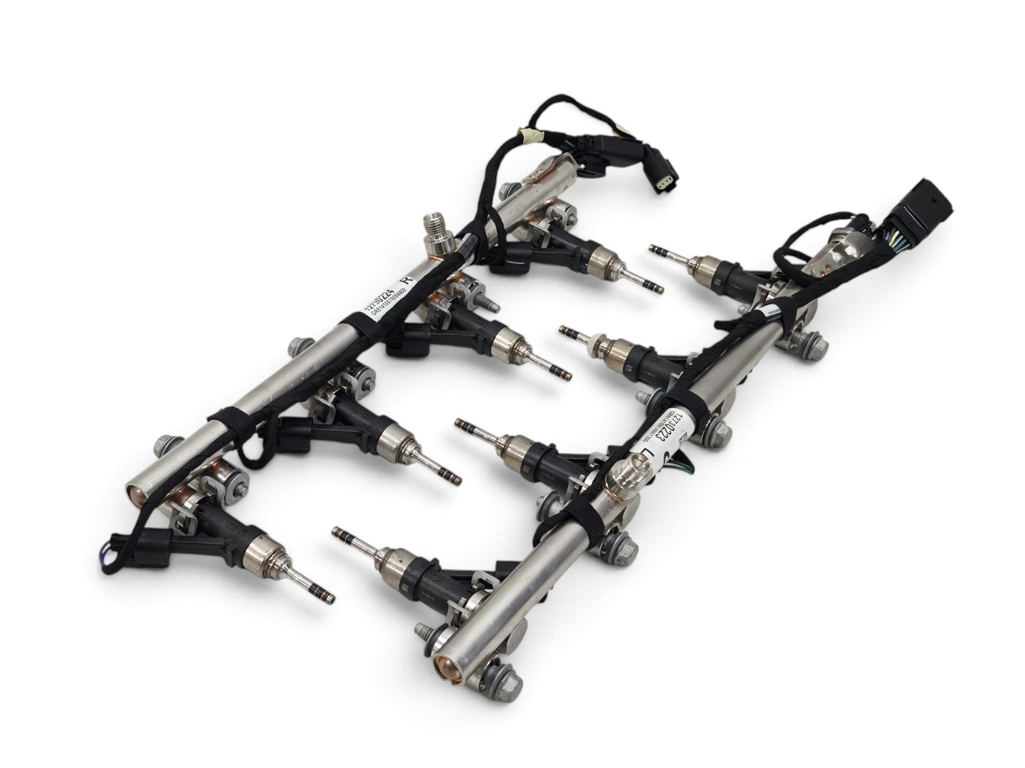 Send it Auto Parts OEM fuel rails and 6mm tip injectors for GM 6.2L and 6.6L Gen V engines.