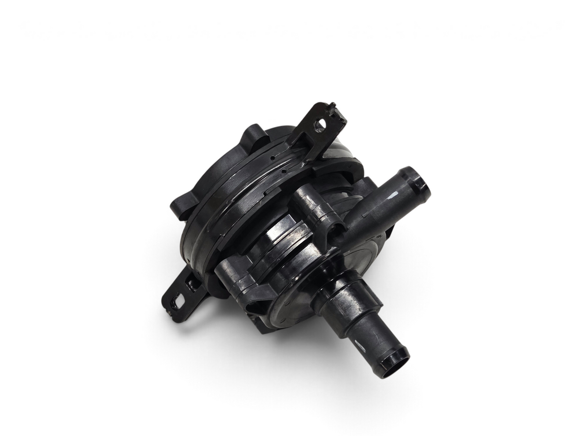 Send it Auto Parts OEM GM LT4 intercooler pump for Chevrolet Camaro ZL1 and Cadillac CTS-V, black plastic housing.