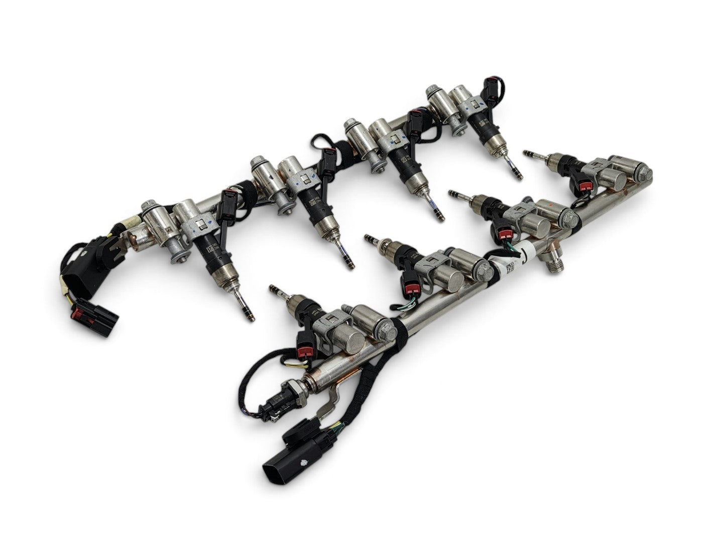 Send it Auto Parts OEM fuel rails and injectors with 6mm tips for GM 6.2L and 6.6L Gen V engines.