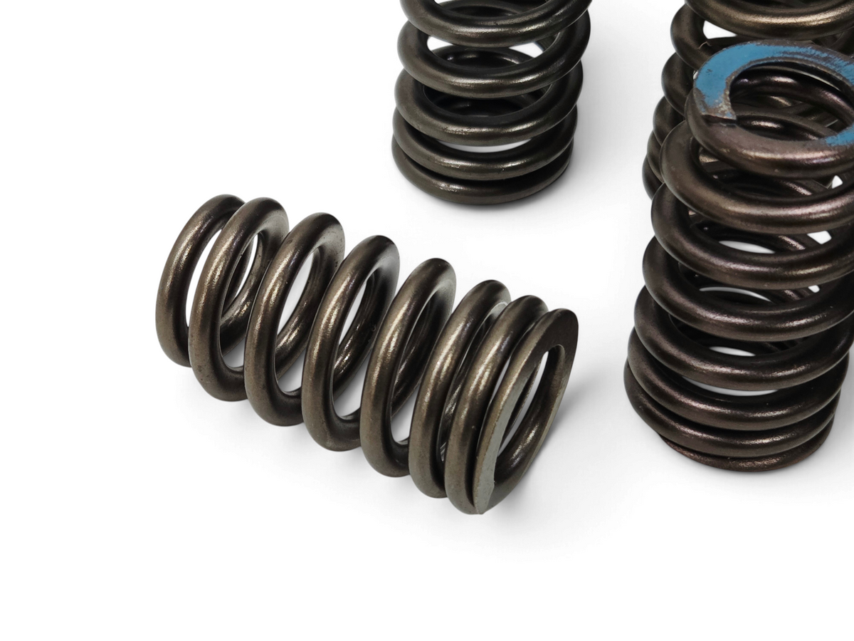 Send it Auto Parts OEM GM valve springs for 6.2L LT1 LT4 L86 engines, set of 16 steel automotive engine components.